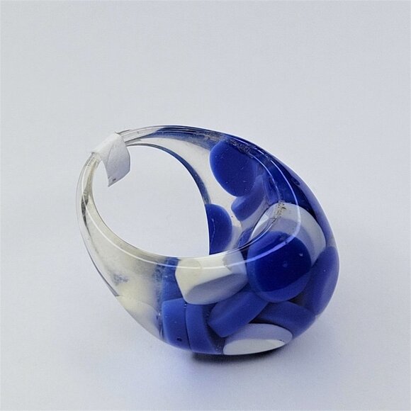 Chunky Oval Shape Resin Ring With Blue and White Pill Beads Lucite Large Ring - Picture 8 of 9